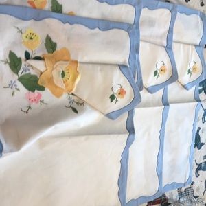 Vintage place mats with napkins